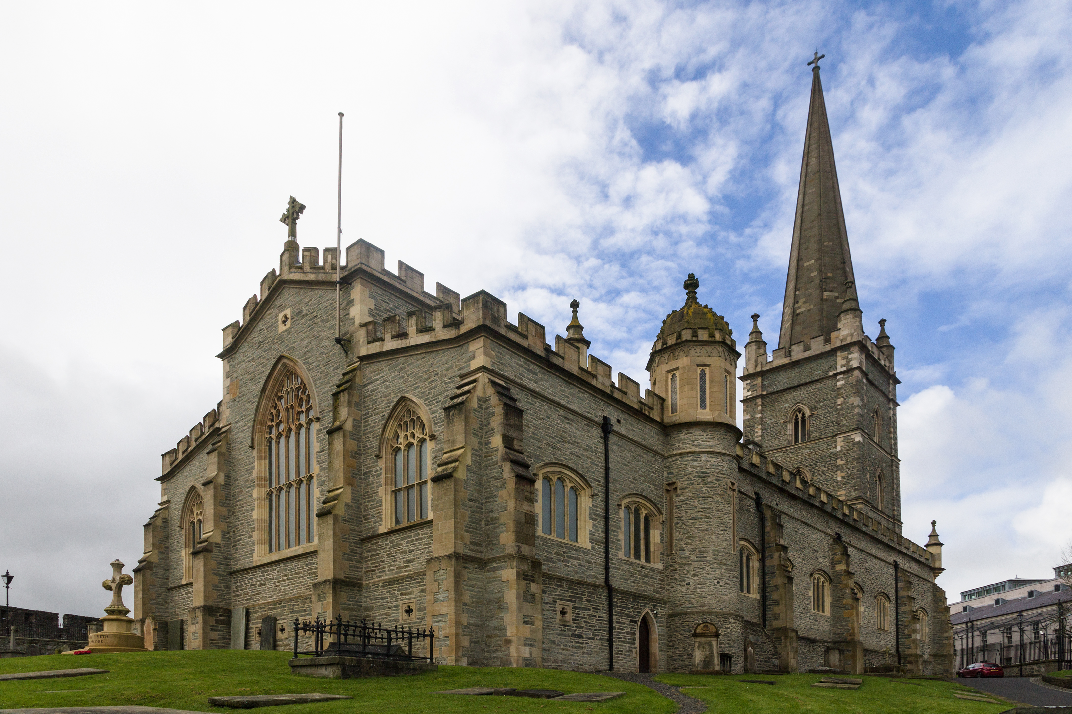 St Columb's Cathedral above the Derry city walls